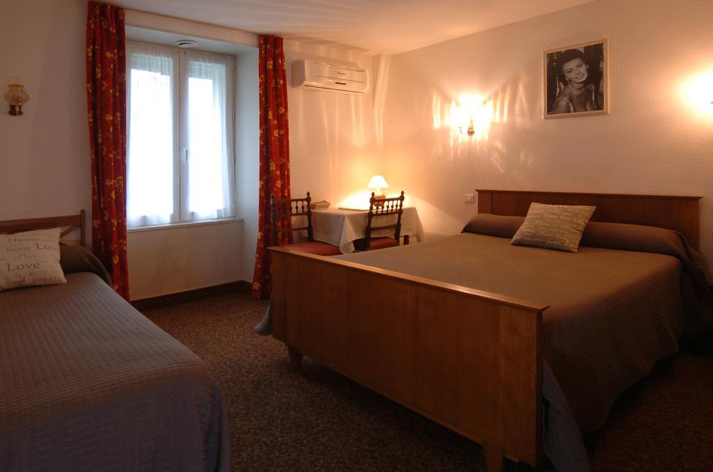 Hotel Du Lion D'Or Entraygues-sur-Truyère Zimmer foto