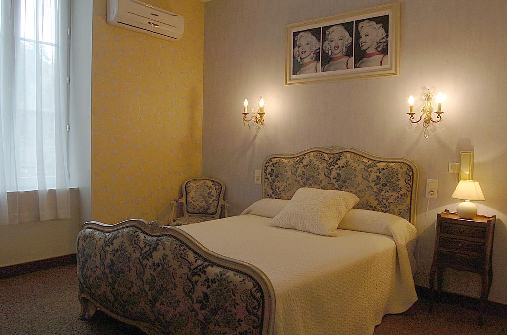 Hotel Du Lion D'Or Entraygues-sur-Truyère Zimmer foto