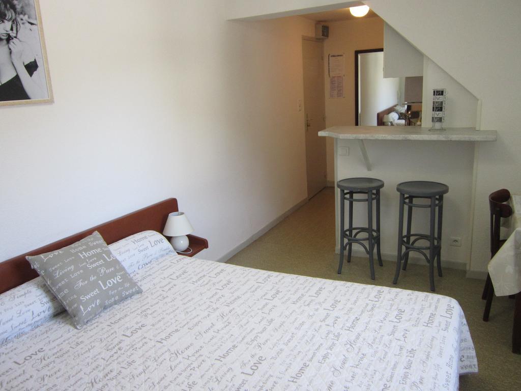 Hotel Du Lion D'Or Entraygues-sur-Truyère Zimmer foto